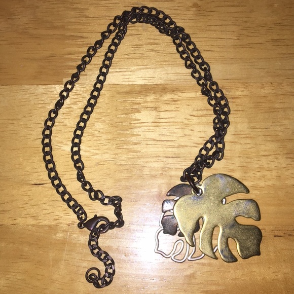 FOXY monstera leaf 🍁 🌿🍃🍂 necklace. - Picture 5 of 5